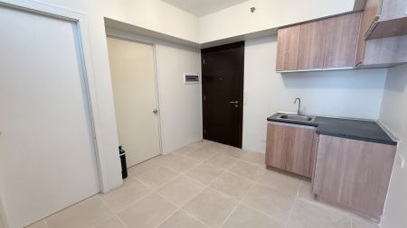 1BR Unit convertible to 2BR at Avida Towers 34th Taguig 
