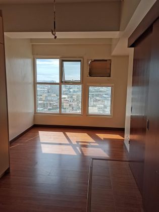 Fully Furnished Studio in Paseo De Roces Condominiums