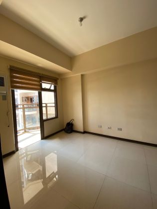 Semi furnished 1BR for Rent in The Radiance Manila Bay Pasay